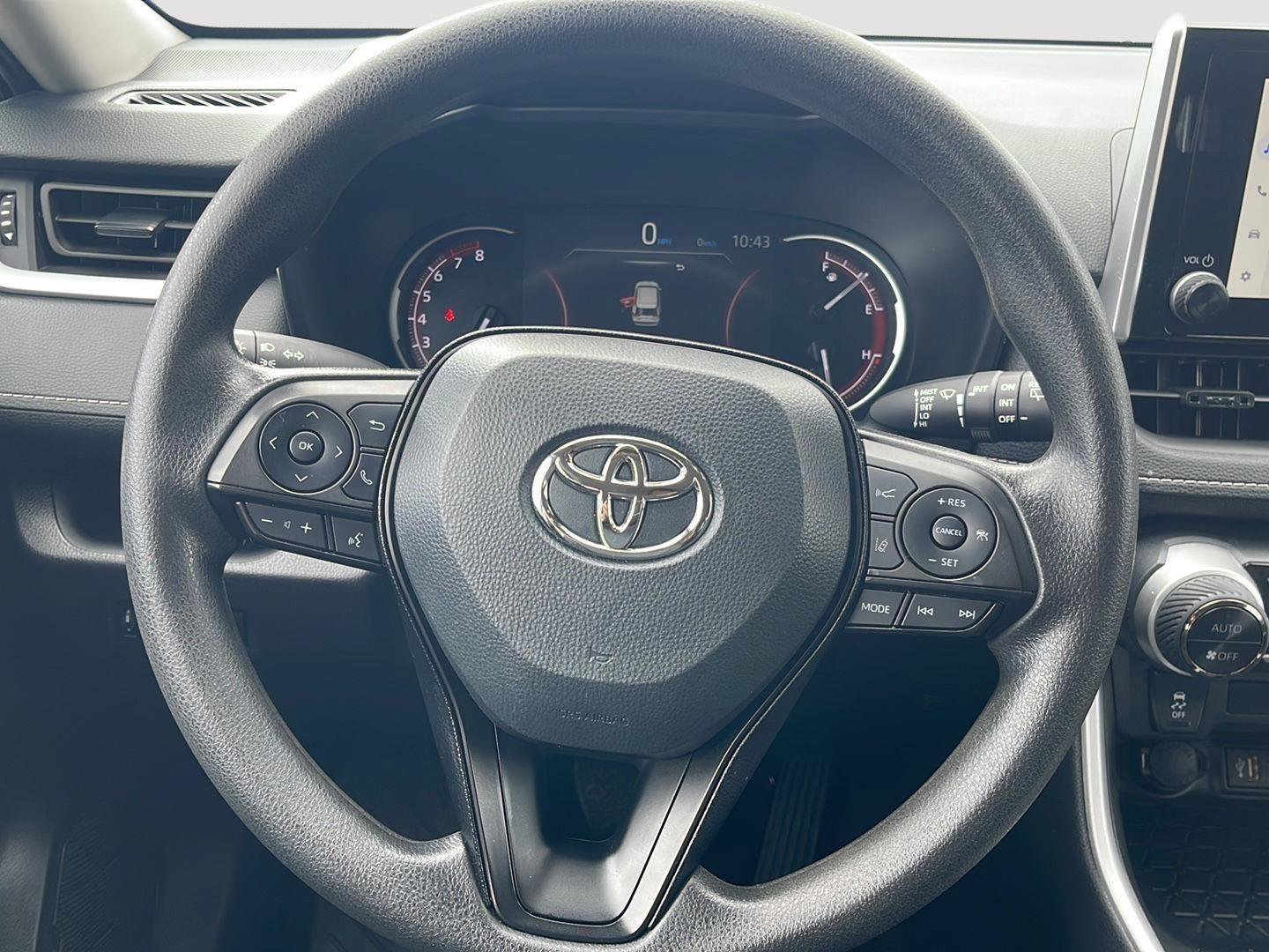 Used 2025 Toyota RAV4 XLE AWD/4WD image 23