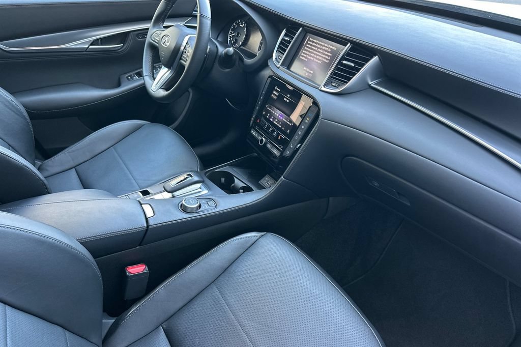 Used 2025 INFINITI QX55 Essential AWD/4WD image 16