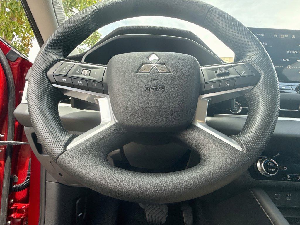 New 2026 Mitsubishi Outlander ES FWD image 11