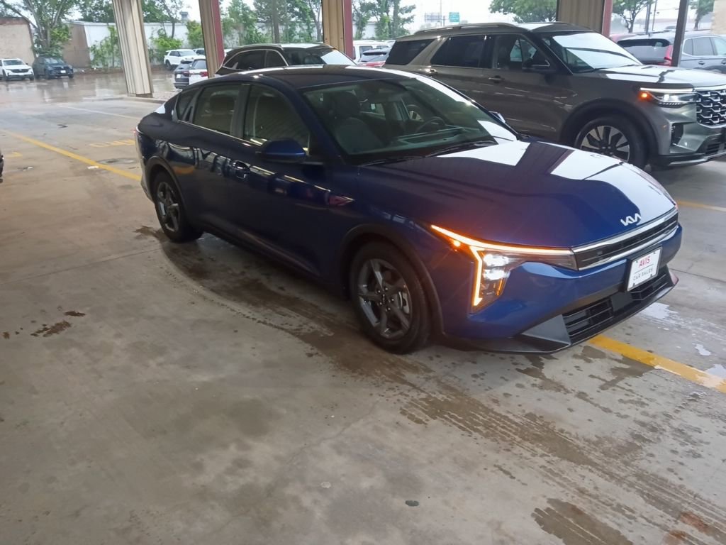 Used 2025 Kia K4 LXS FWD image 6