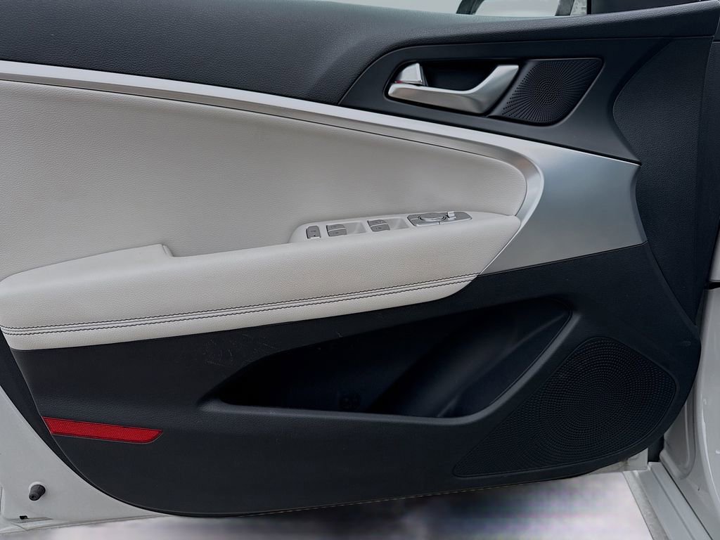 Used 2024 Genesis G70 2.5T RWD image 21