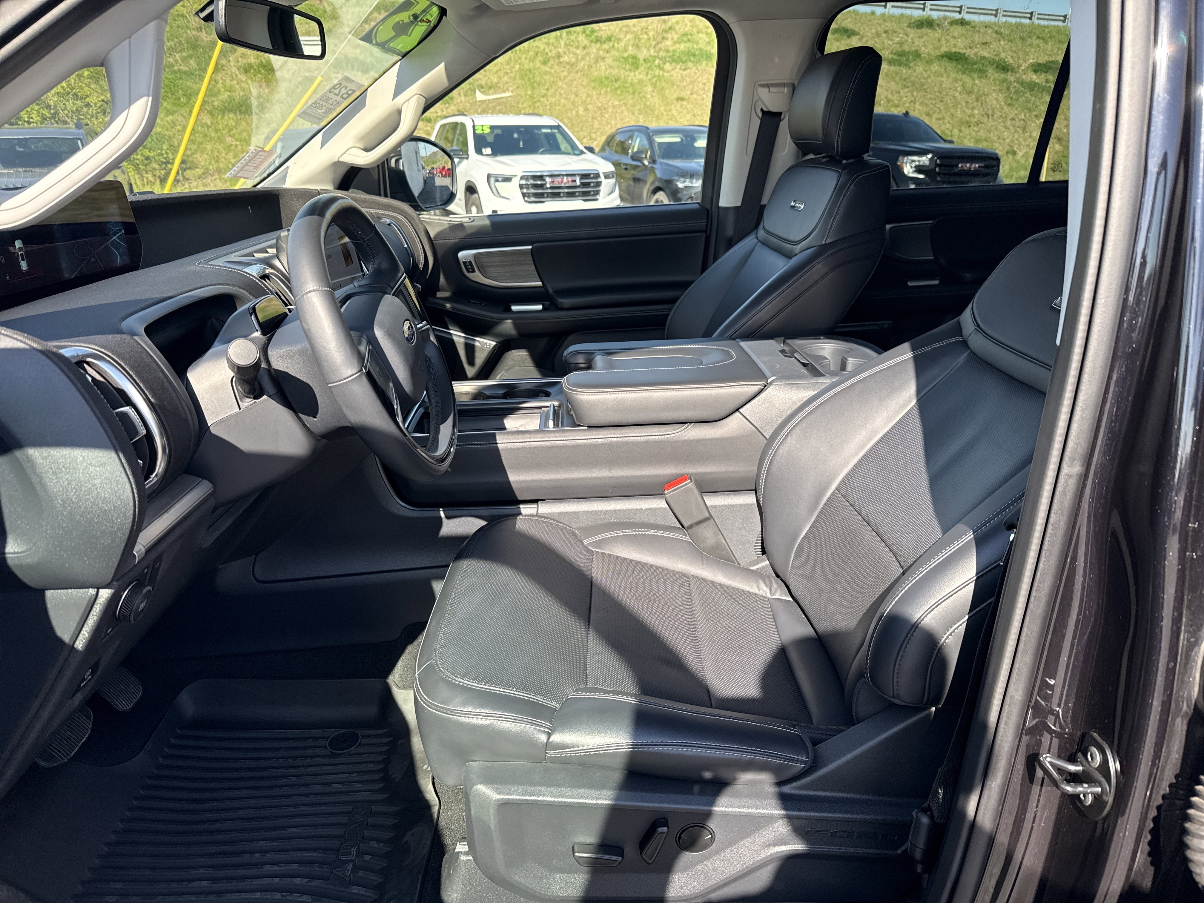 Used 2025 Ford Expedition Max Platinum w/ Driver's Package image 12