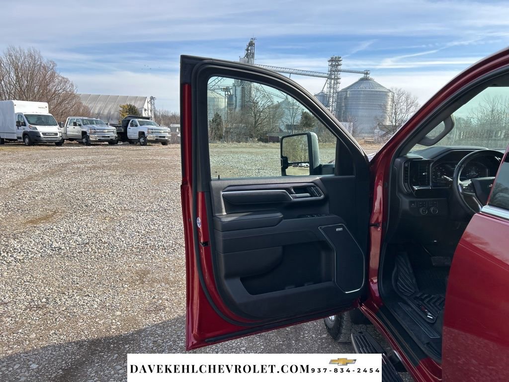 Used 2025 Chevrolet Silverado 2500 LTZ w/ LTZ Plus Package image 9