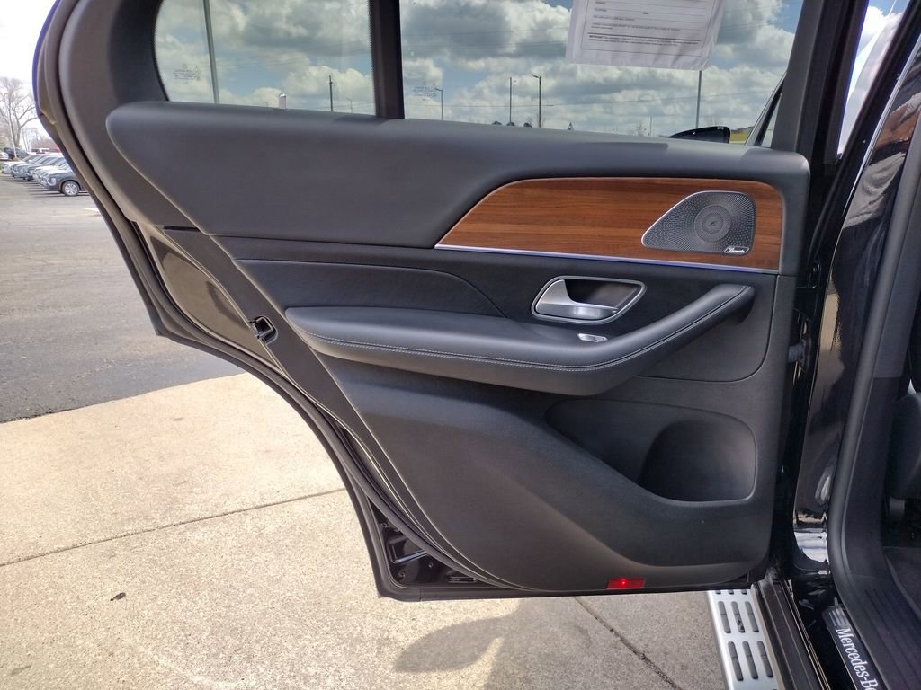 Used 2022 Mercedes-Benz GLE 350 4MATIC w/ Premium Package image 13