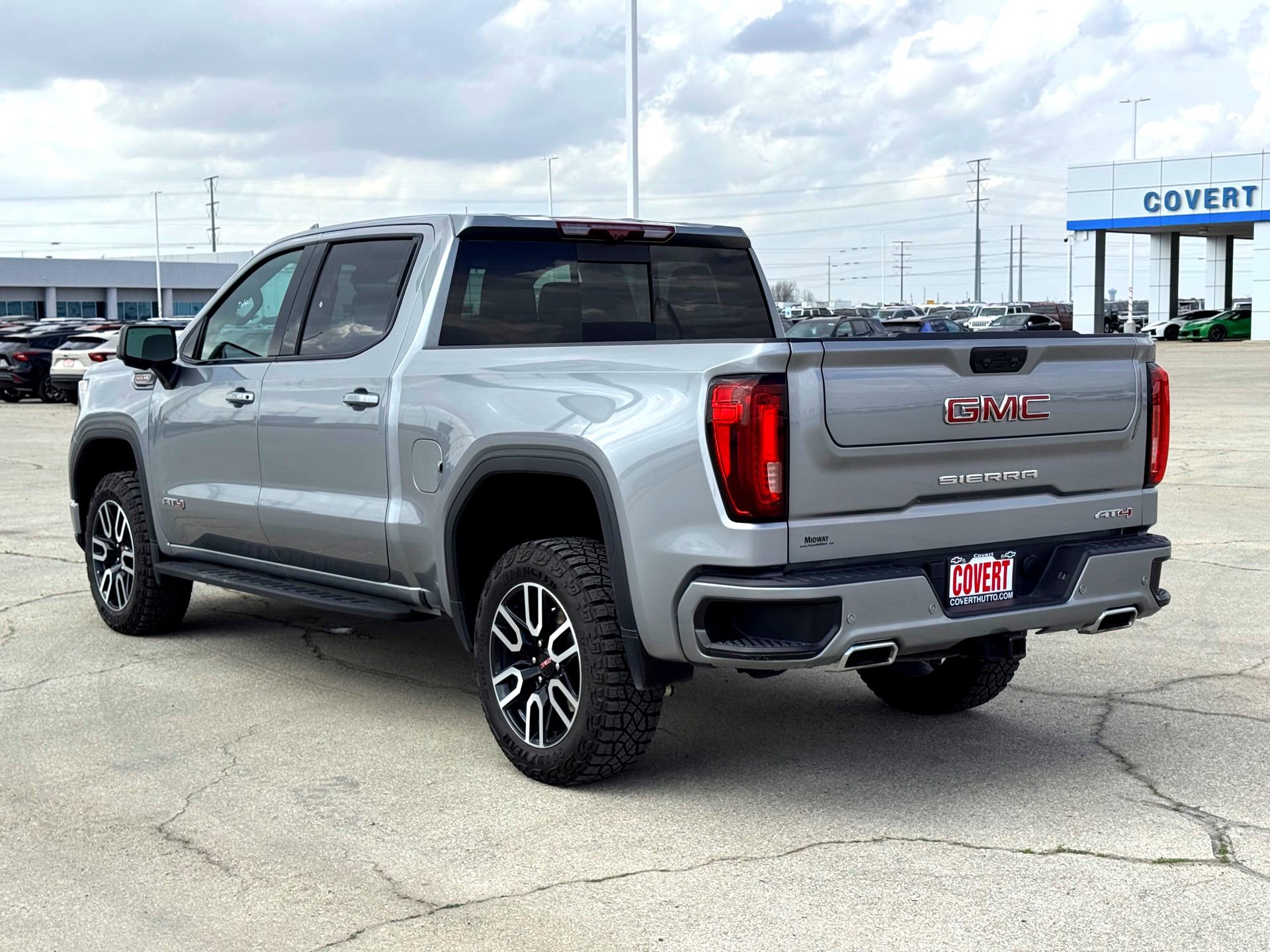 Used 2024 GMC Sierra 1500 AT4 w/ Technology Package image 9