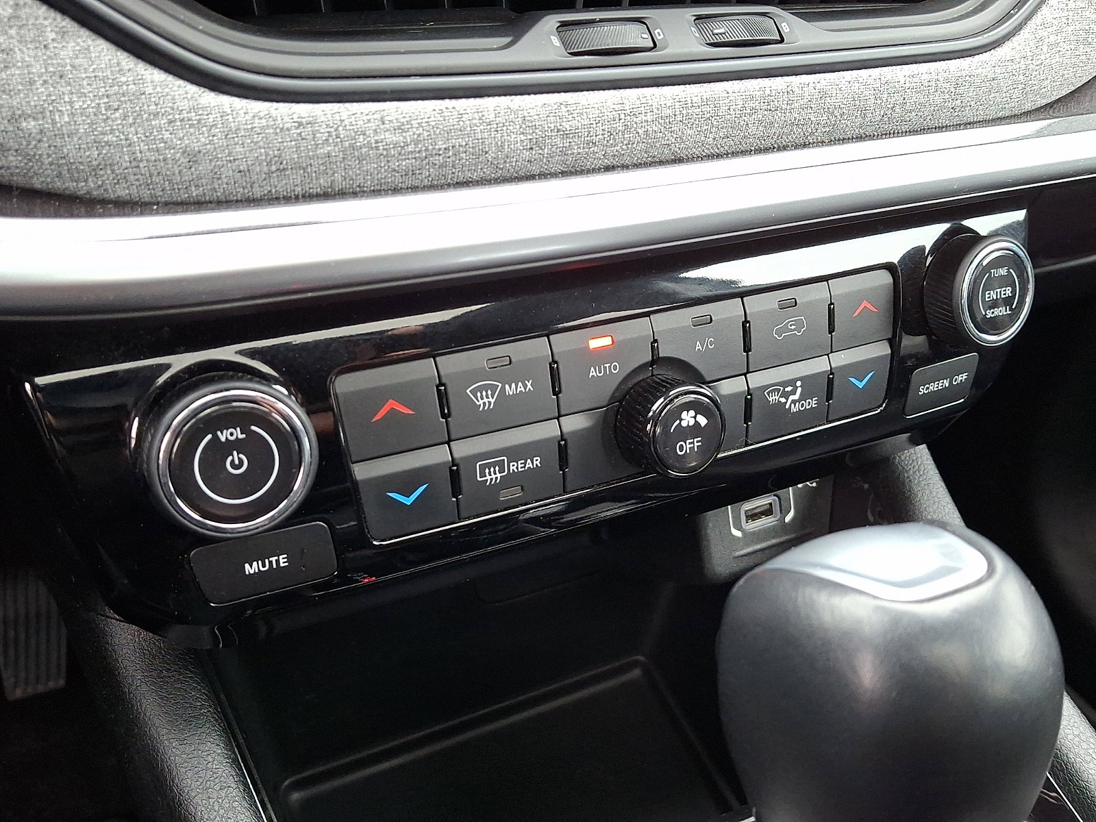 Used 2022 Jeep Compass Latitude w/ Sun and Sound Group image 18