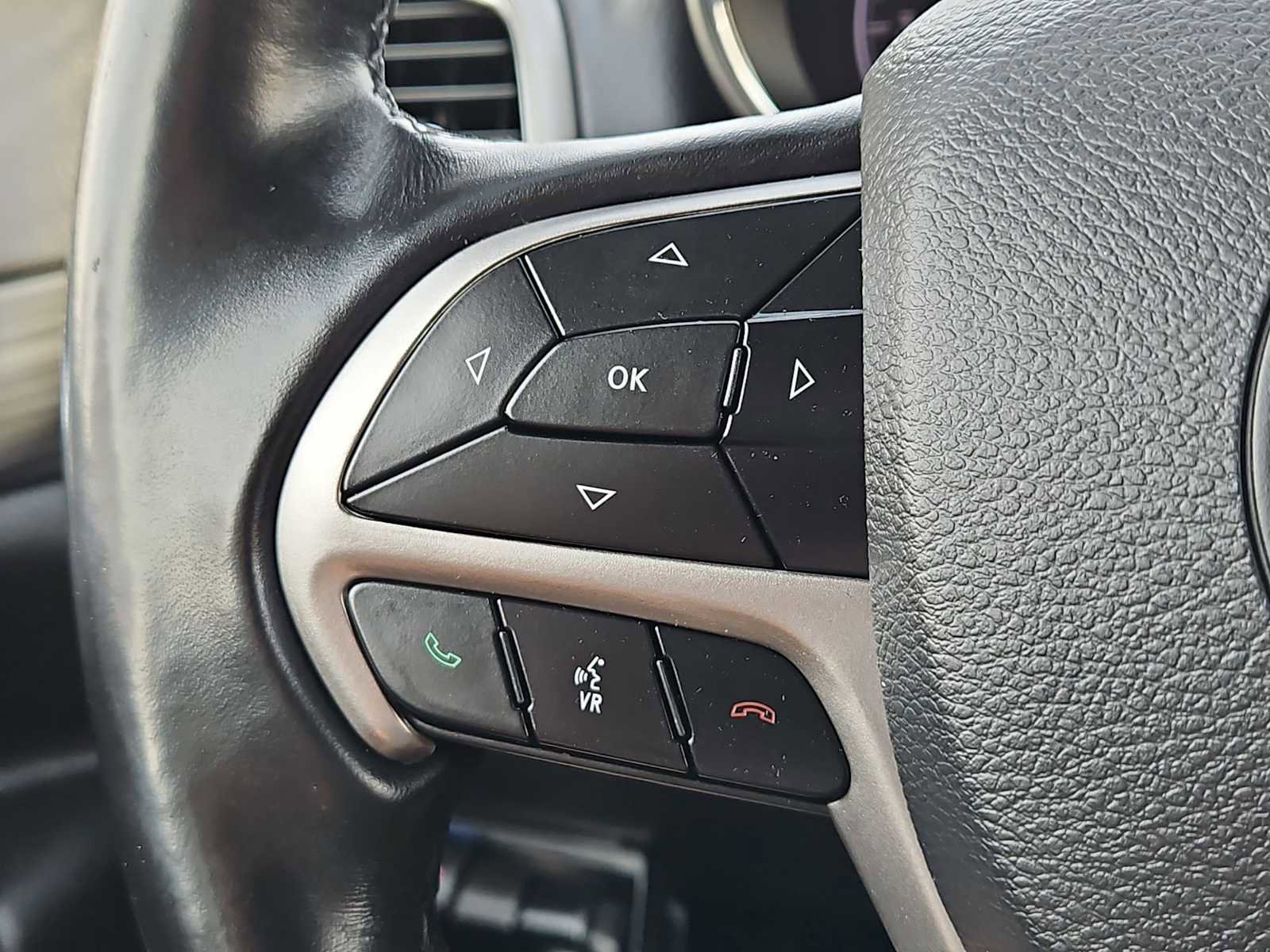 Used 2020 Jeep Grand Cherokee Laredo image 24