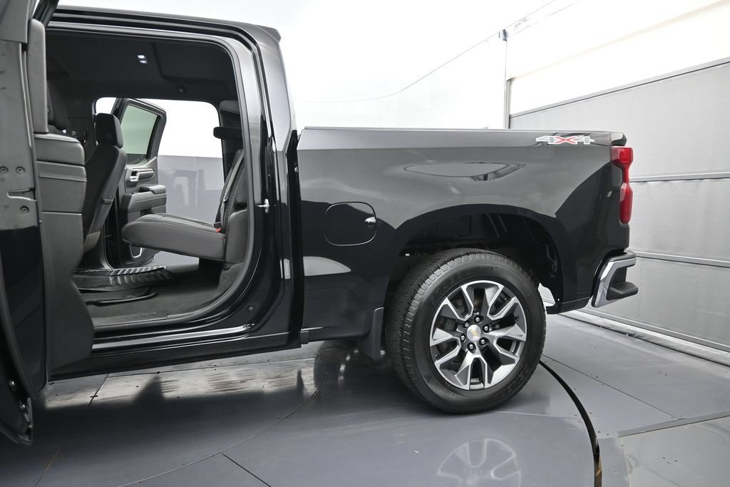 Used 2023 Chevrolet Silverado 1500 LT AWD/4WD image 12