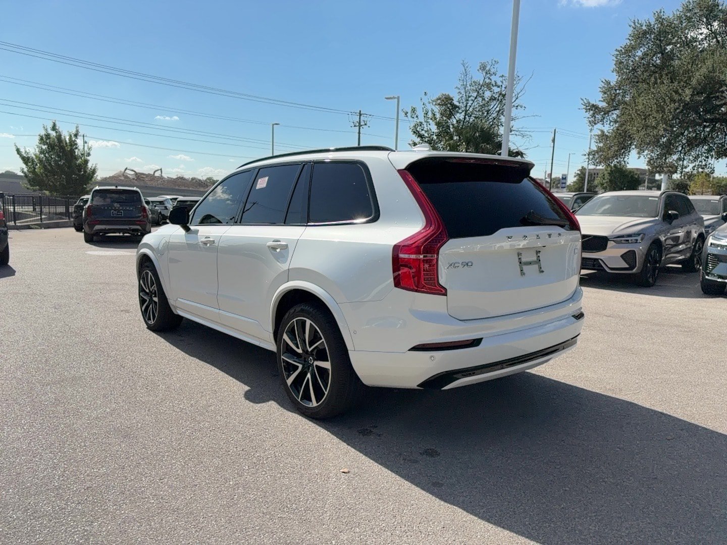 Certified 2023 Volvo XC90 T8 Plus w/ Protection Package AWD/4WD image 4