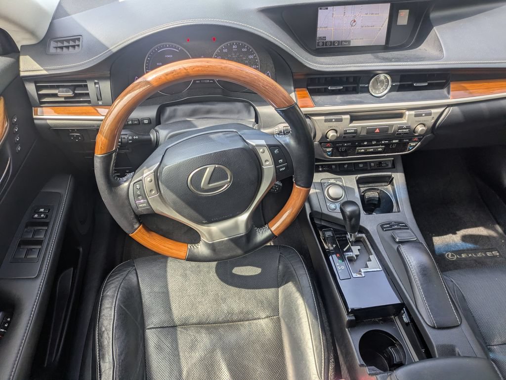Used 2015 Lexus ES 300h w/ Navigation System Package FWD image 14