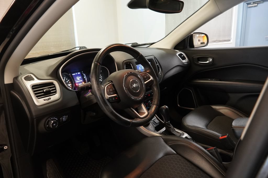 Used 2019 Jeep Compass Latitude w/ Cold Weather Group AWD/4WD image 7