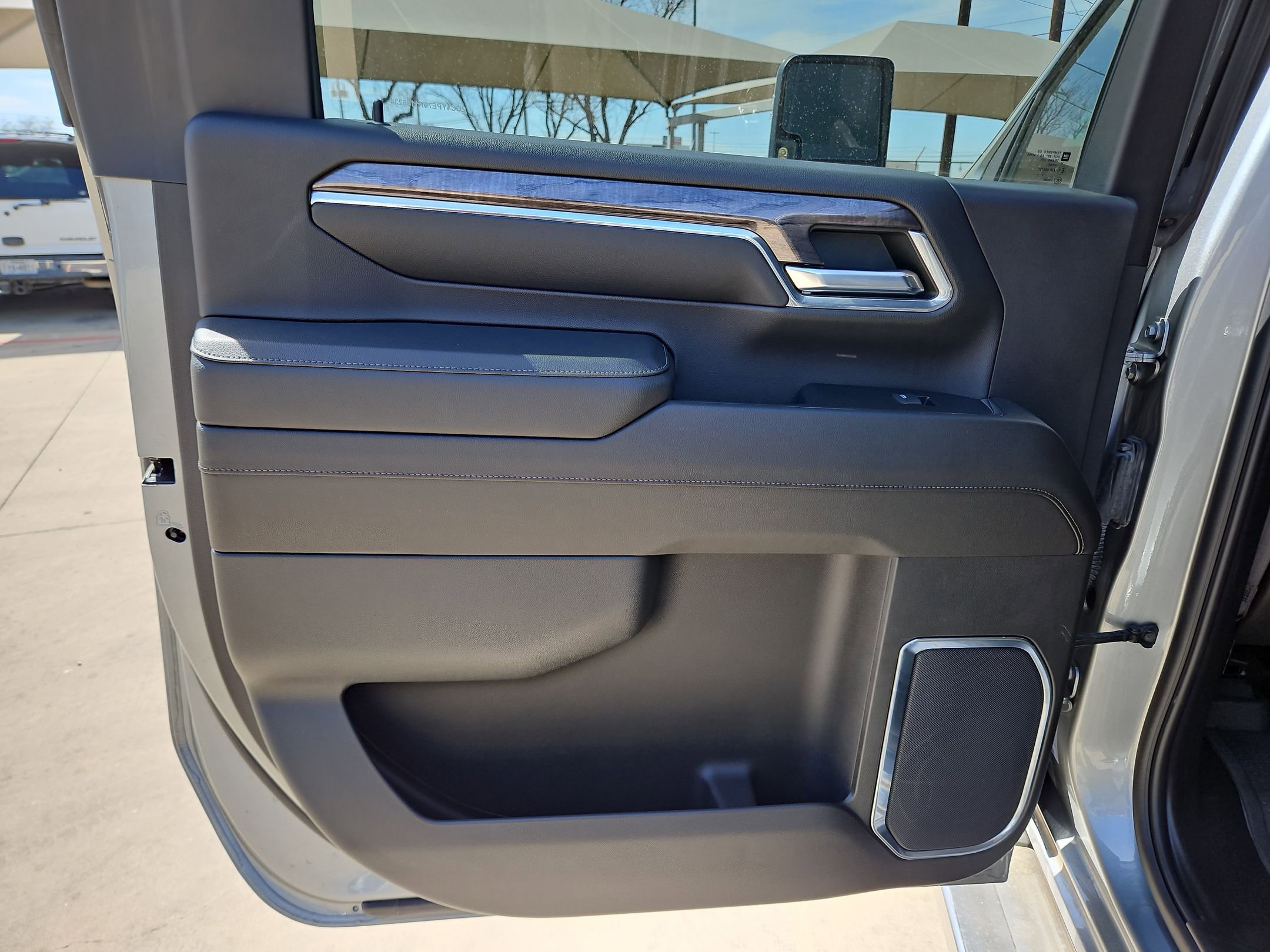 Certified 2024 Chevrolet Silverado 2500 LTZ w/ LTZ Convenience Package image 15