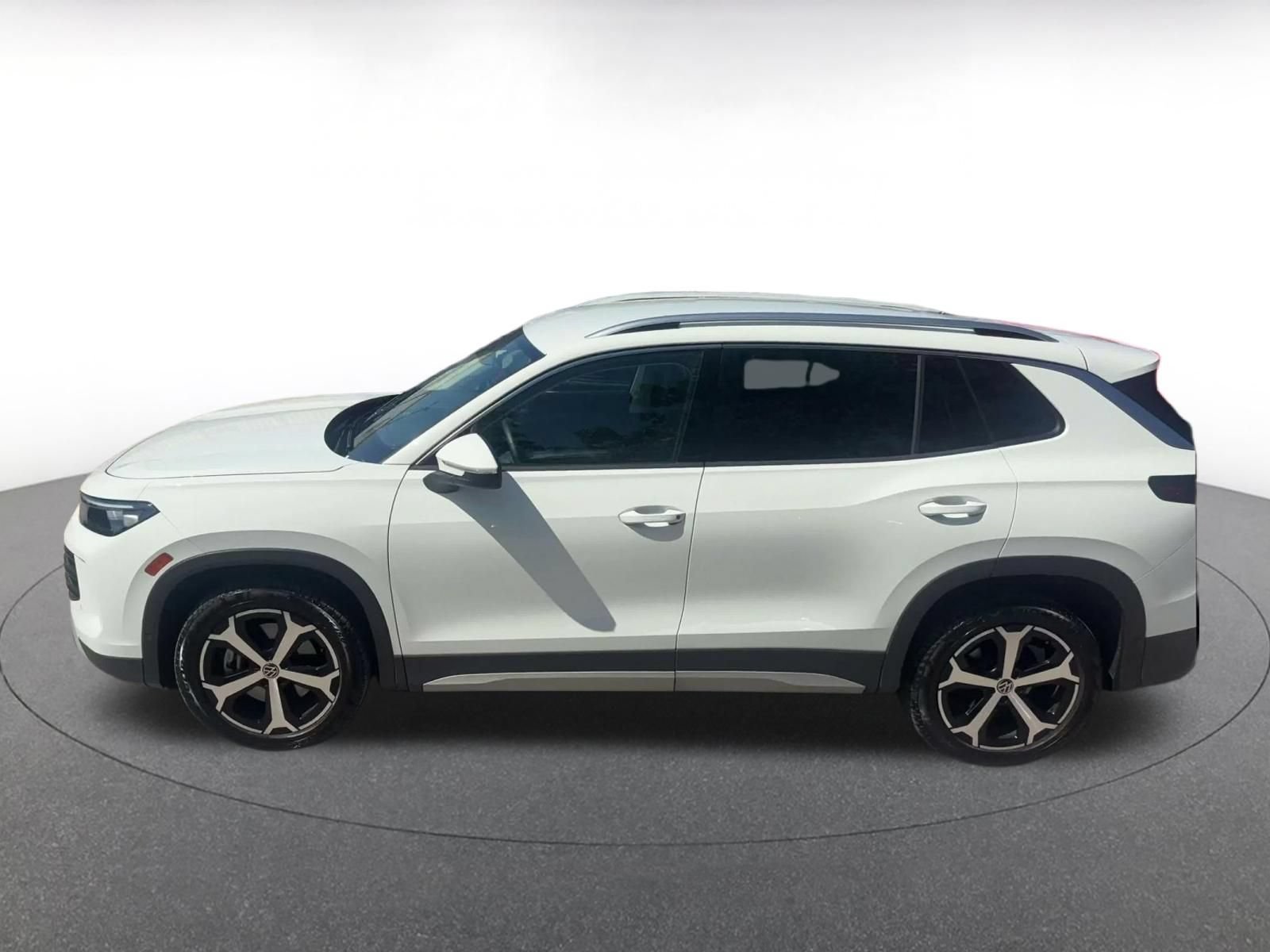 Used 2026 Volkswagen Tiguan SE AWD/4WD image 8