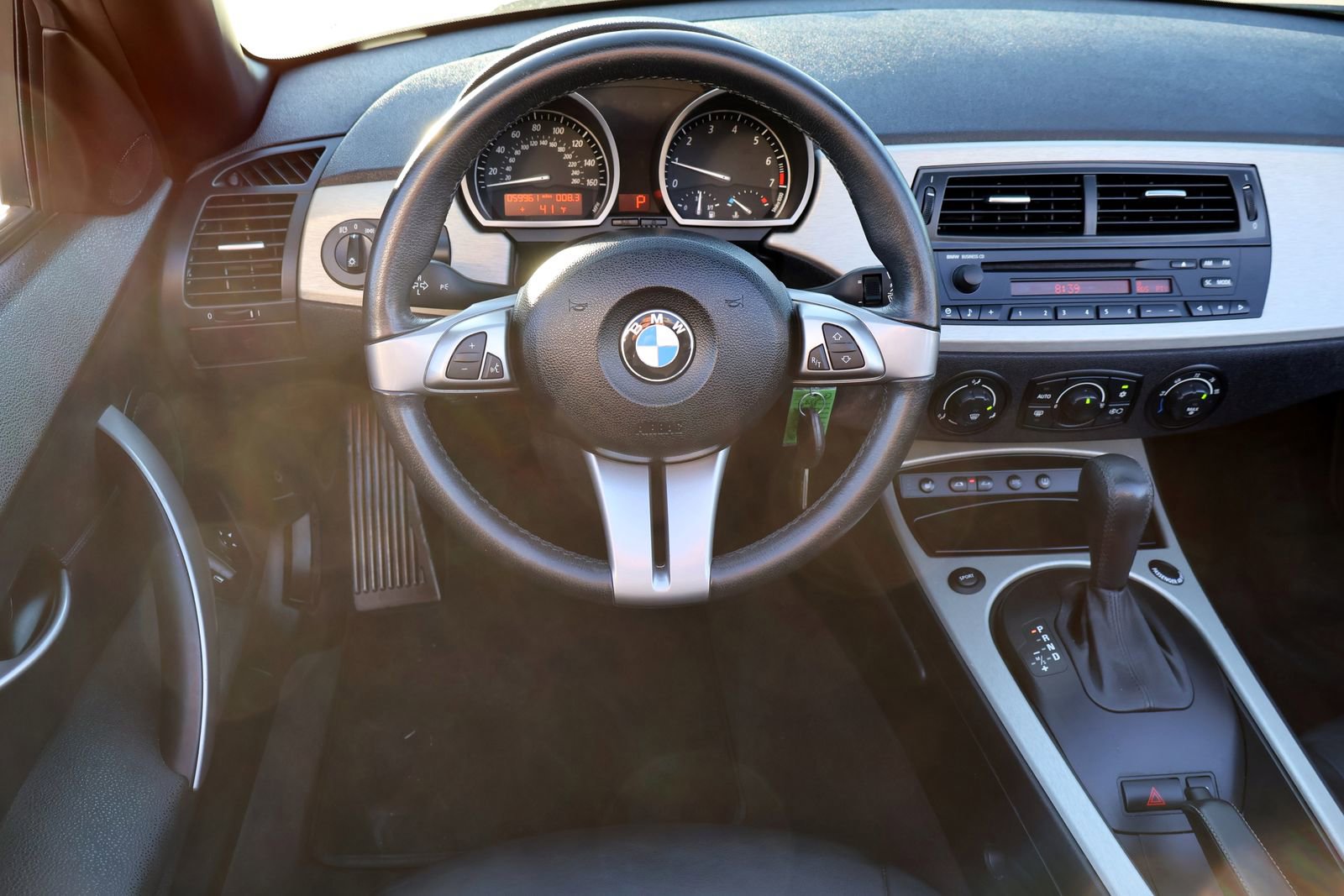 Used 2005 BMW Z4 2.5i image 22