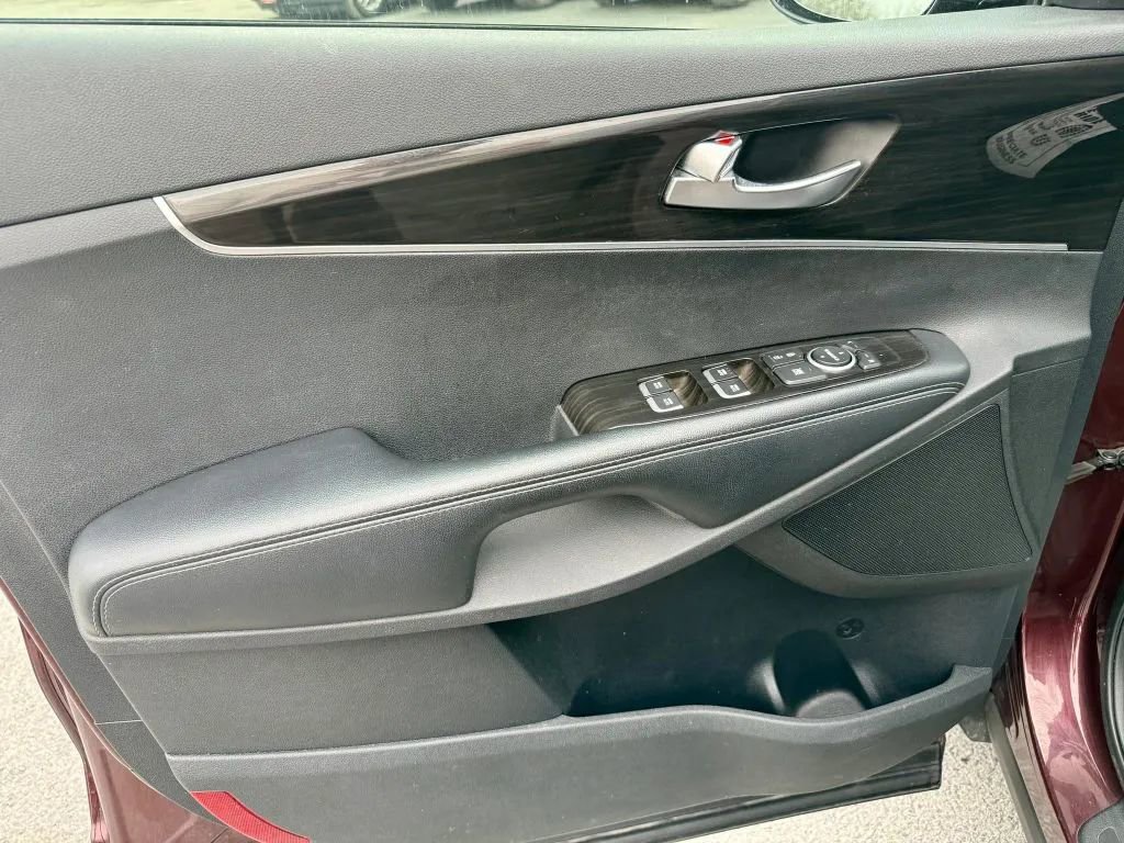 Used 2019 Kia Sorento AWD image 12