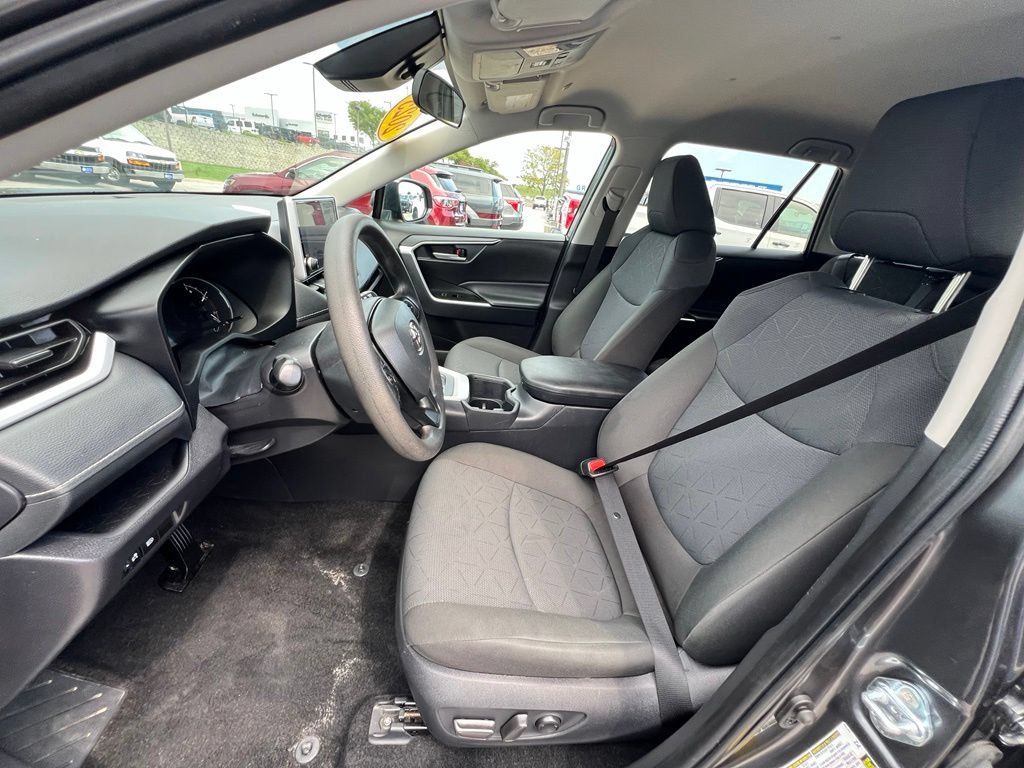 Used 2025 Toyota RAV4 XLE FWD image 19