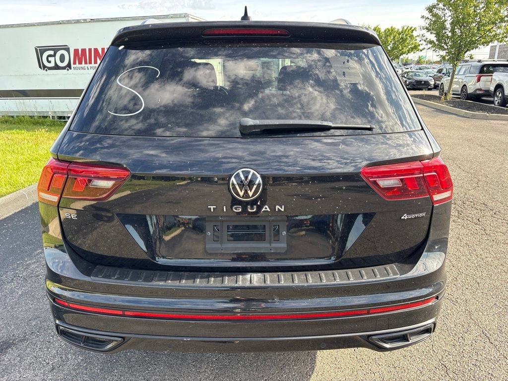 Used 2023 Volkswagen Tiguan SE R-Line AWD/4WD image 9