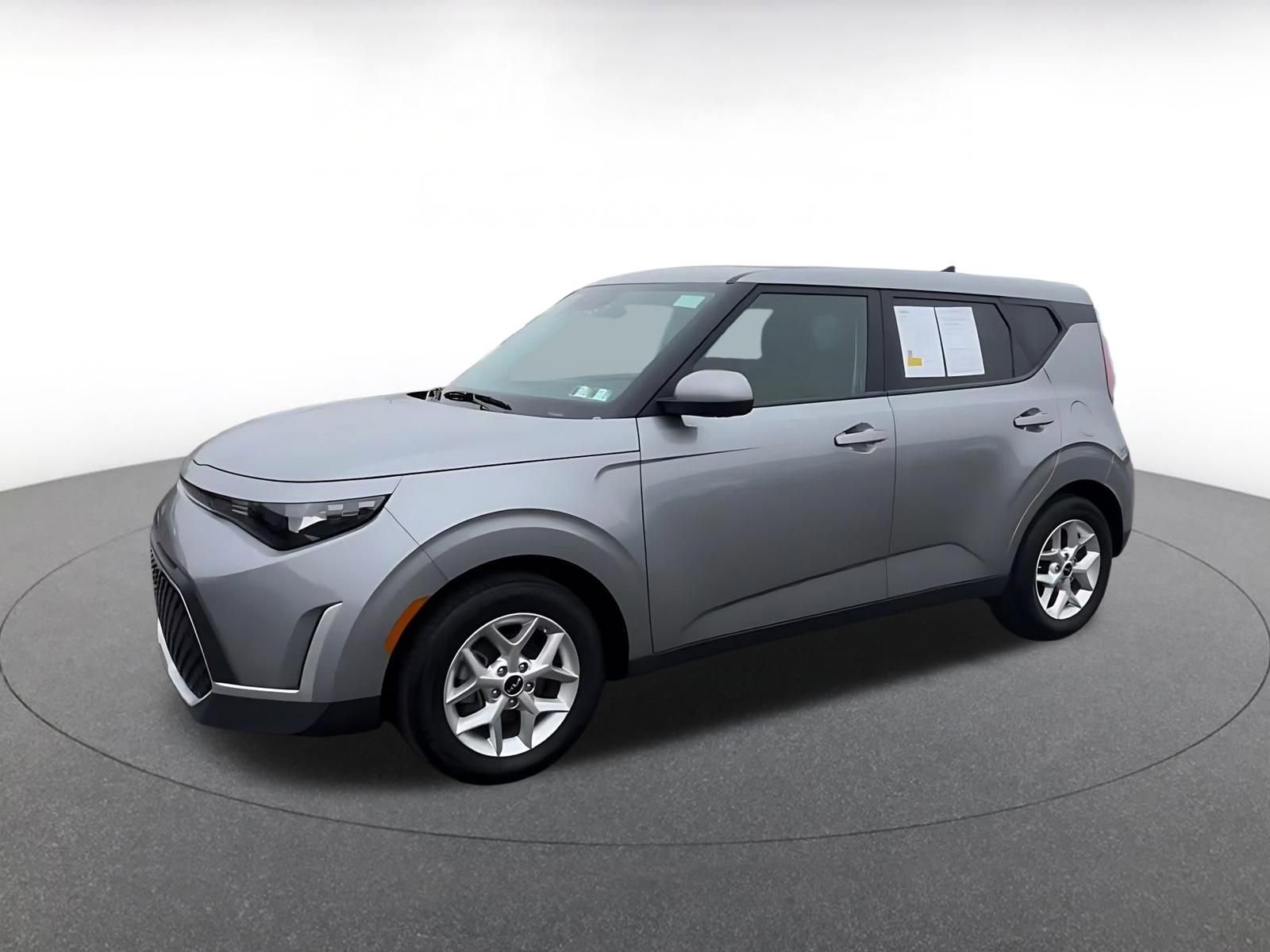 Used 2025 Kia Soul LX w/ LX Technology Package FWD image 7