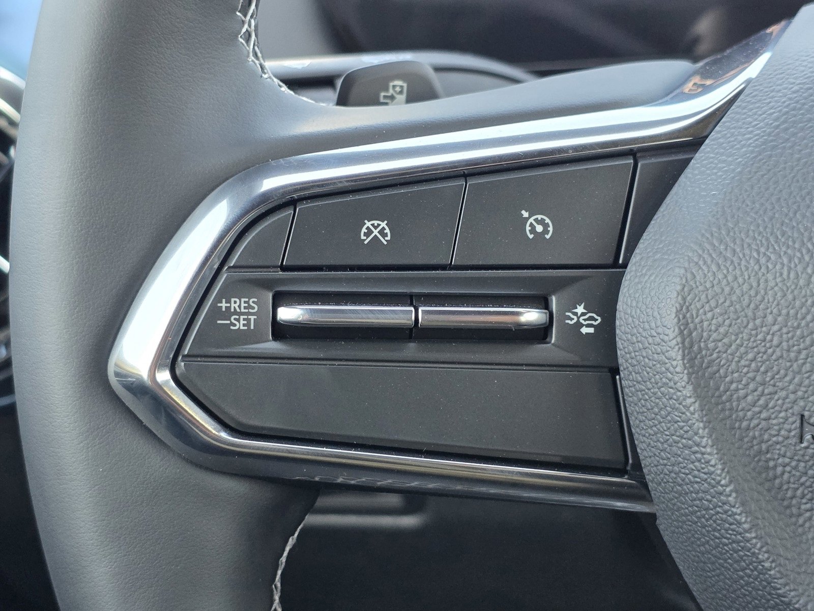 New 2026 Chevrolet Equinox EV LT w/ LPO, Blackout Package image 32