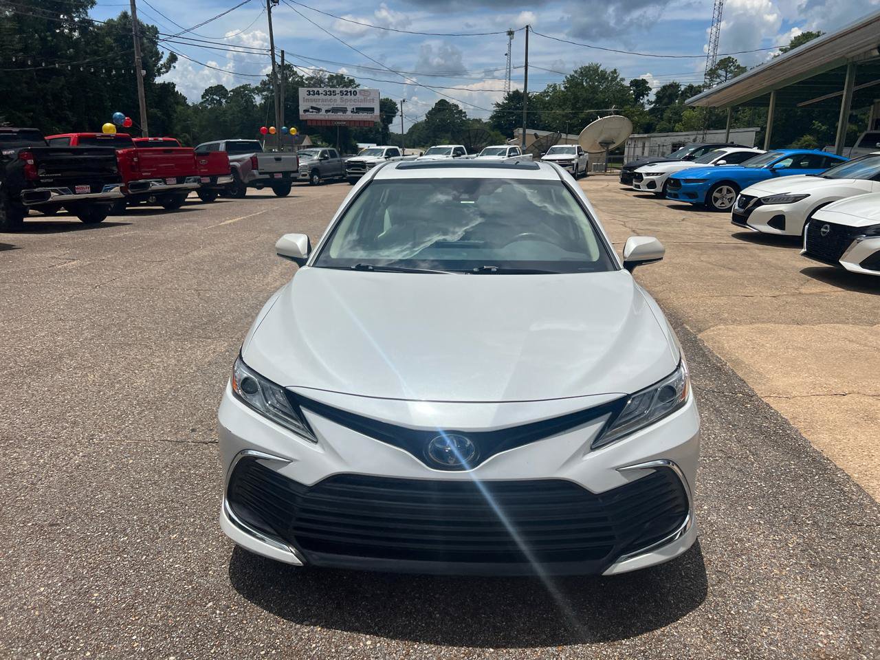 Used 2022 Toyota Camry XLE w/ Cold Weather Package FWD image 3