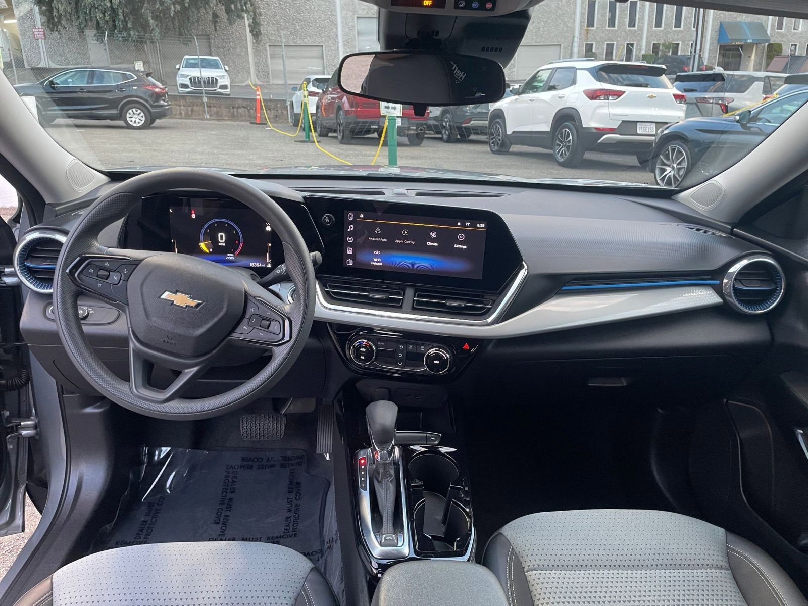 Used 2025 Chevrolet Trax LT image 31