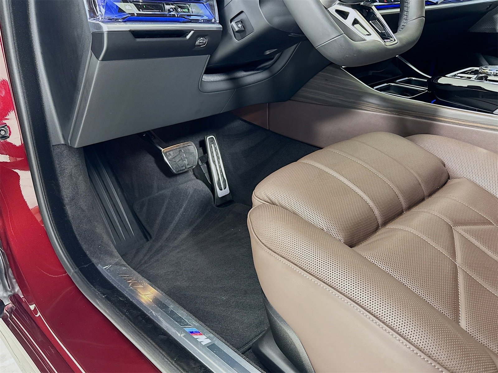 Used 2025 BMW 760i xDrive w/ Executive Package image 23