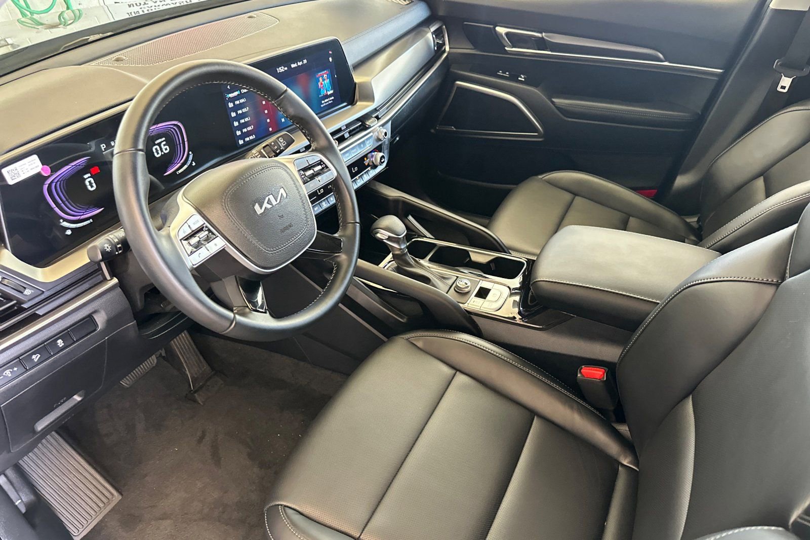 Used 2025 Kia Telluride LX FWD image 10