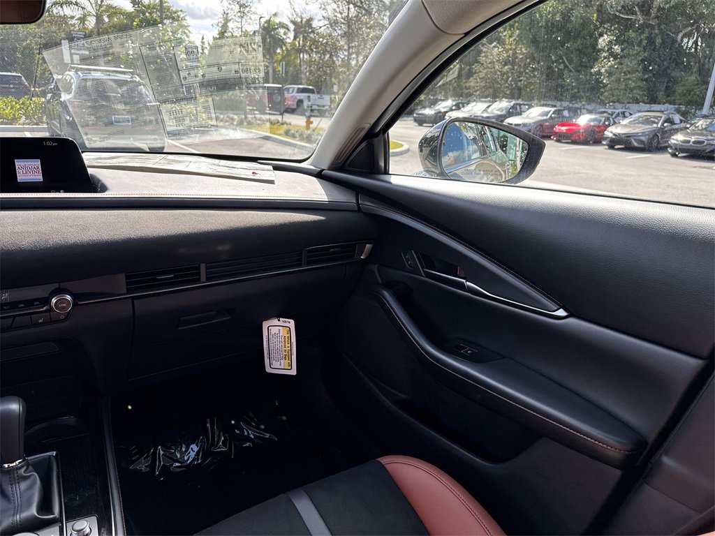 New 2024 MAZDA CX-30 Carbon image 16