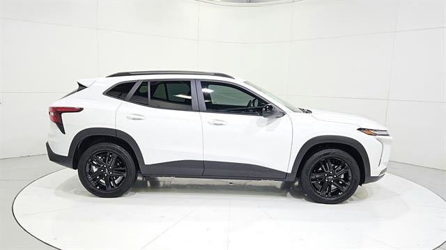 Used 2025 Chevrolet Trax ACTIV w/ Sunroof Package FWD image 9