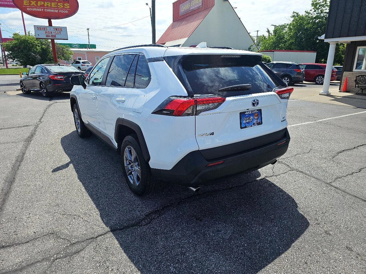 Used 2022 Toyota RAV4 LE image 8