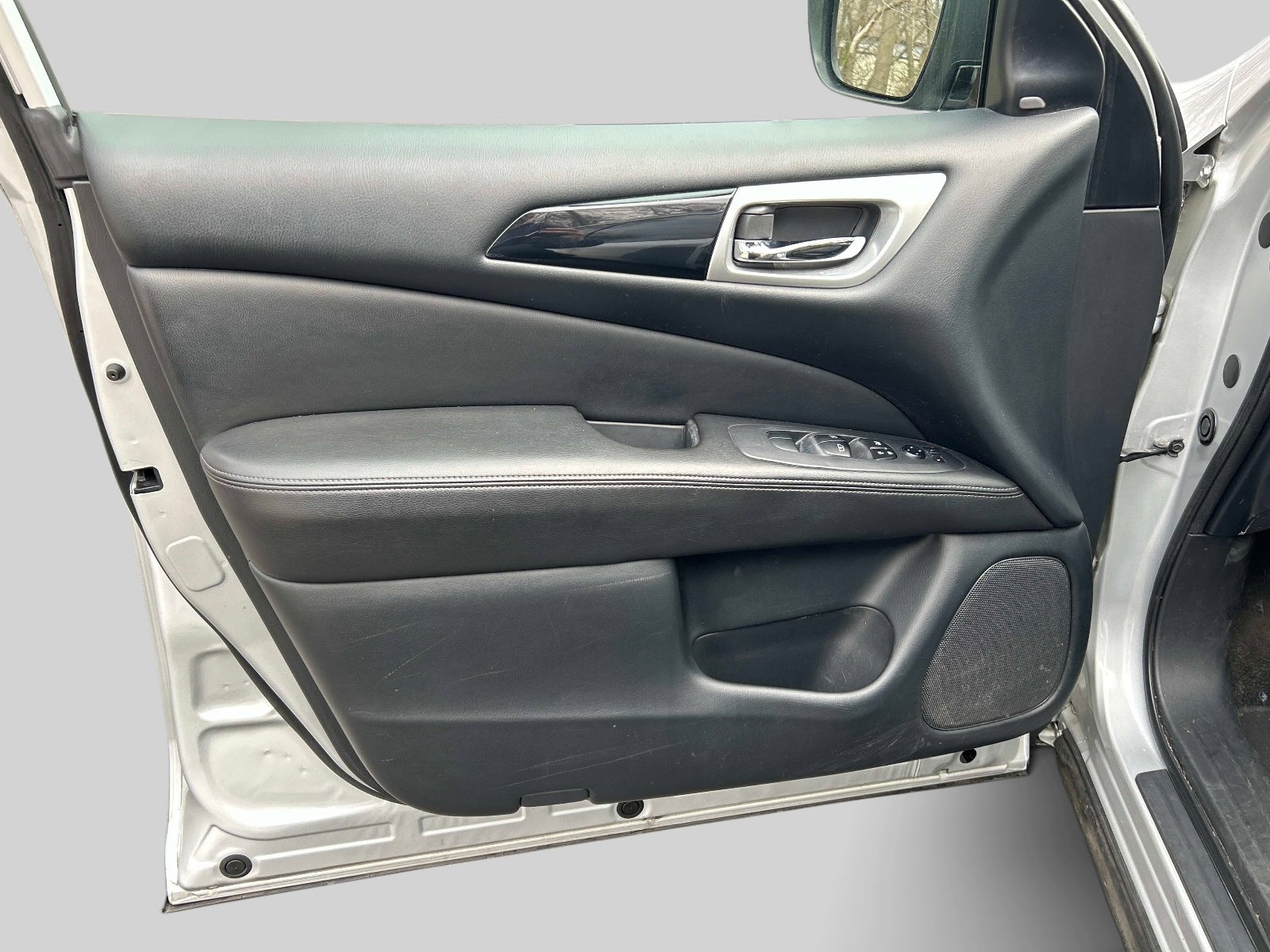 Used 2019 Nissan Pathfinder SV AWD/4WD image 19