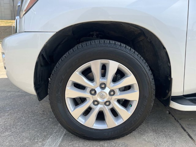 Used 2019 Toyota Sequoia Platinum RWD image 6