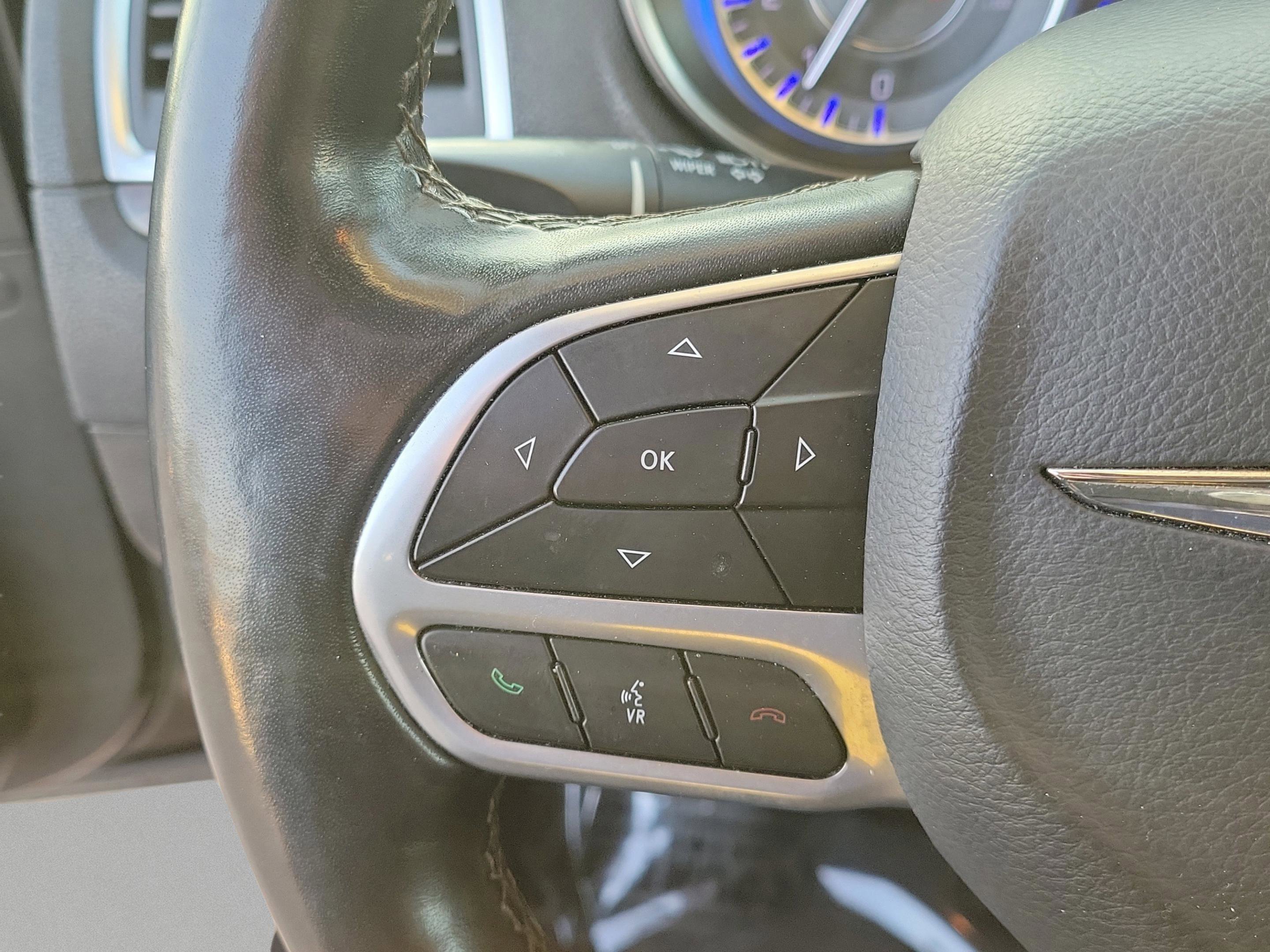 Used 2019 Chrysler 300 Limited image 25