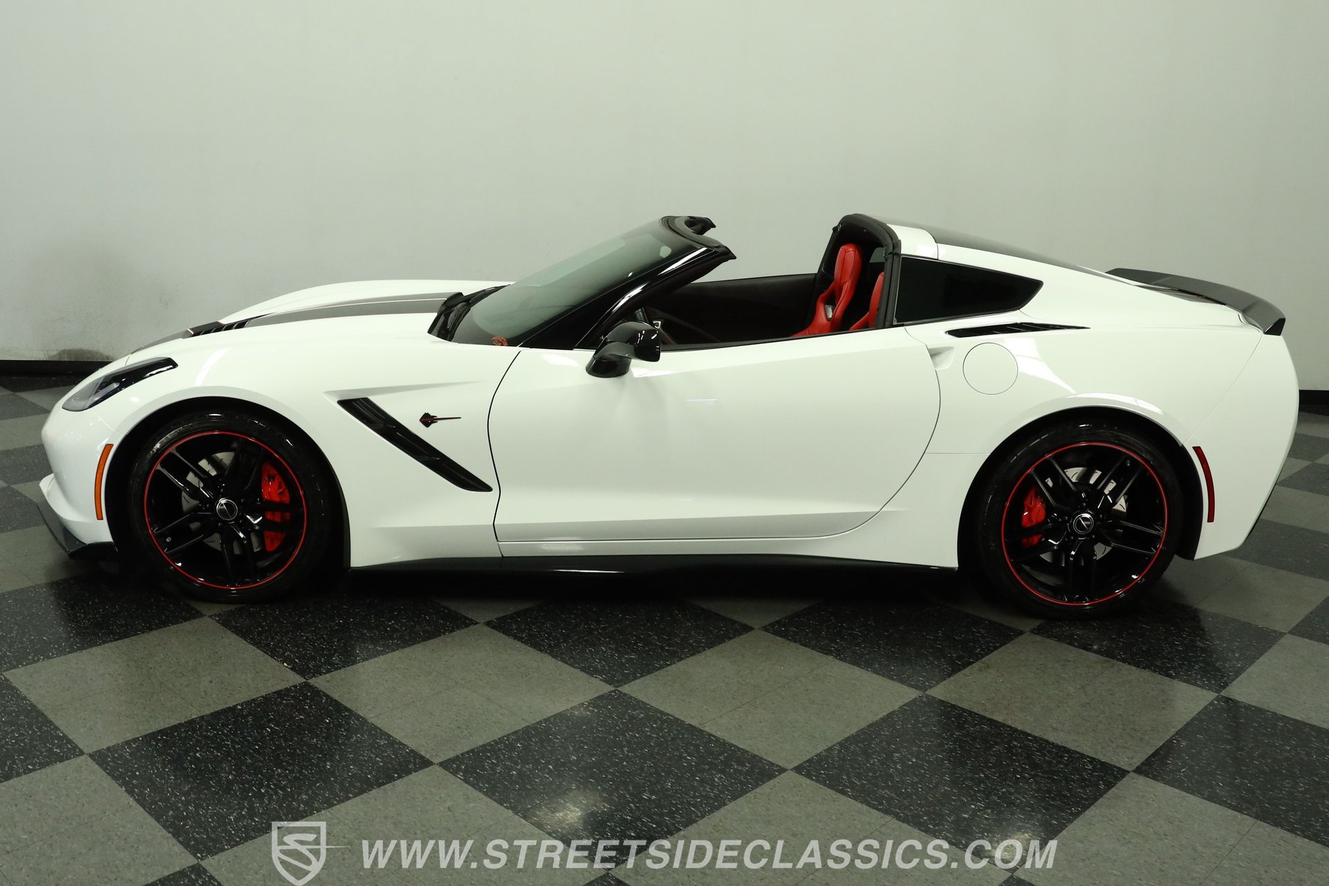 Used 2015 Chevrolet Corvette Stingray Coupe w/ Pacific Design Package RWD image 2