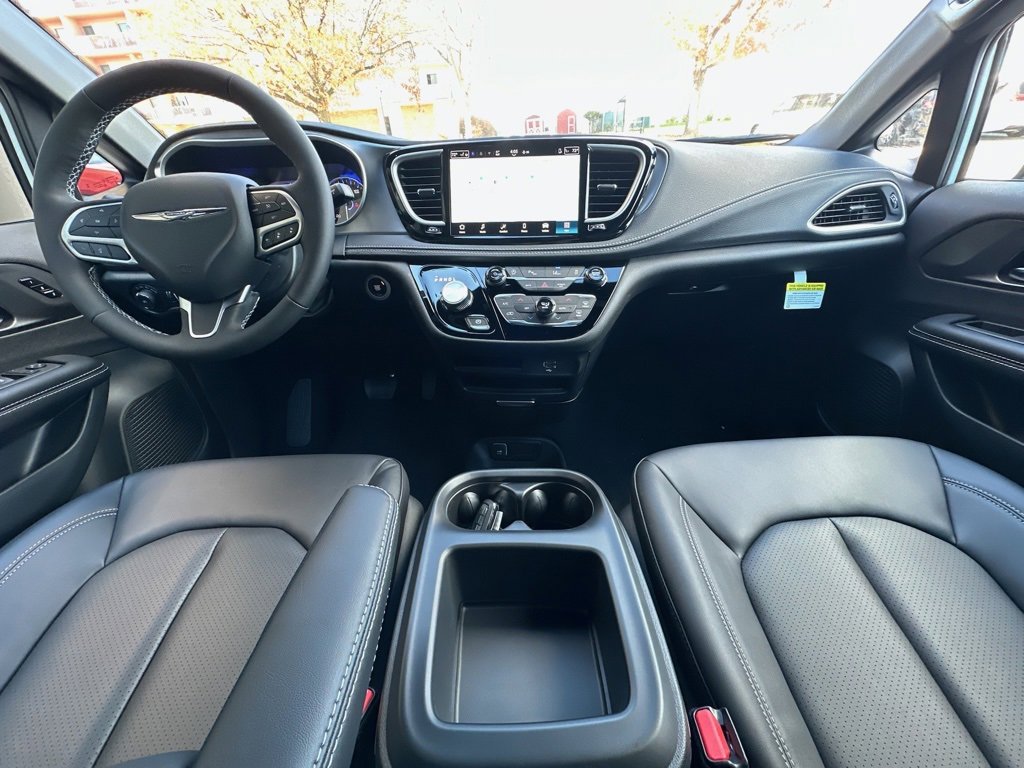 New 2026 Chrysler Pacifica Select image 21