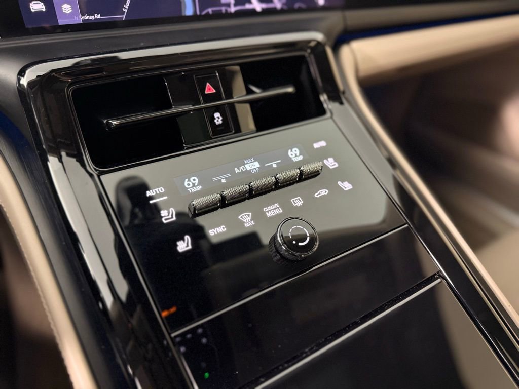 Certified 2025 Porsche Panamera 4 image 25