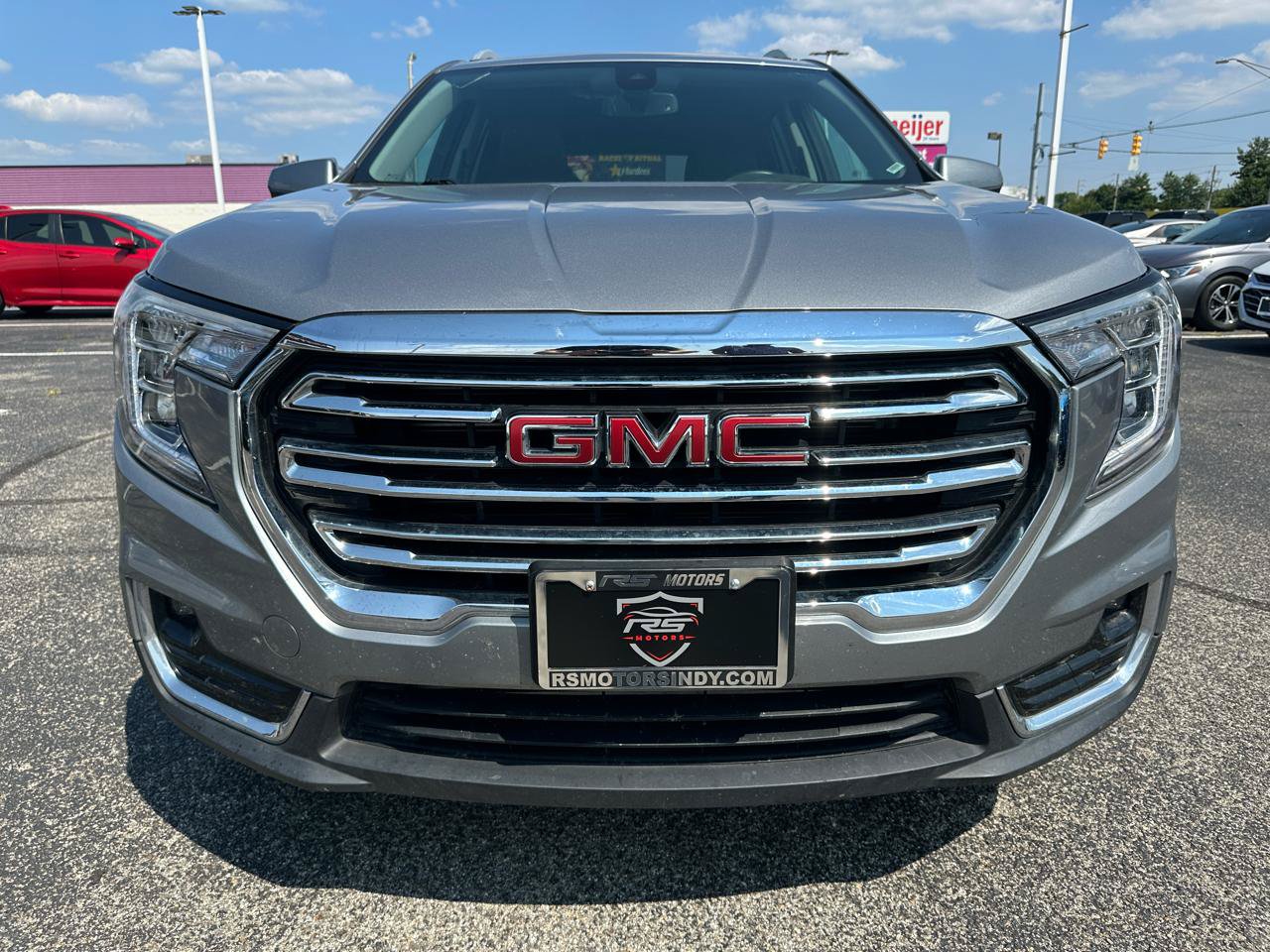 Used 2024 GMC Terrain SLT AWD/4WD image 4