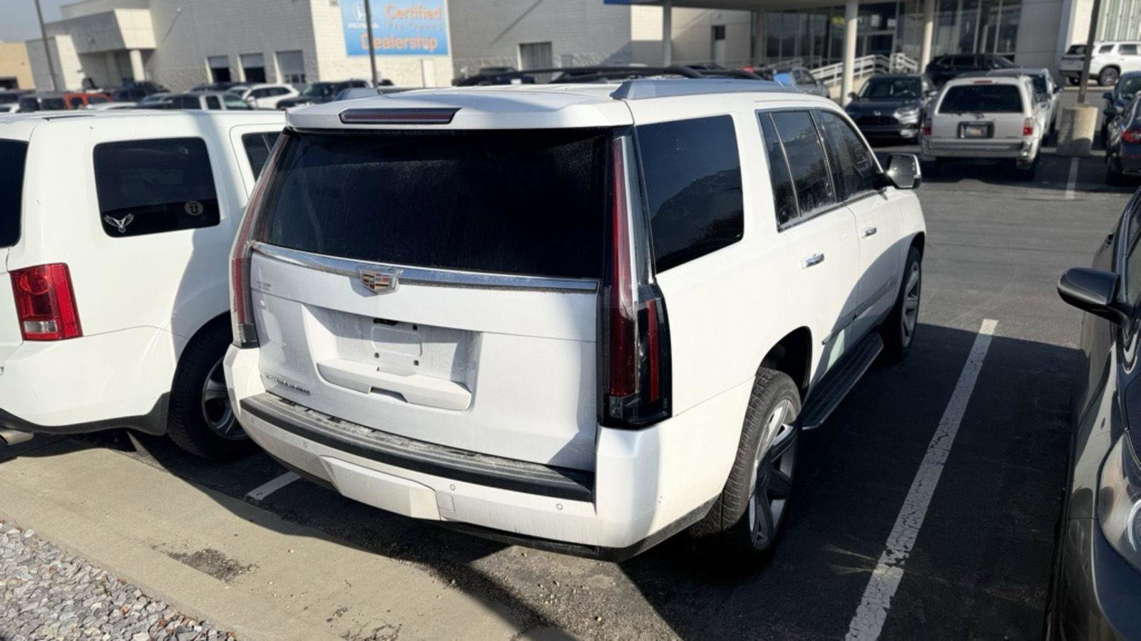 Used 2017 Cadillac Escalade Luxury image 5