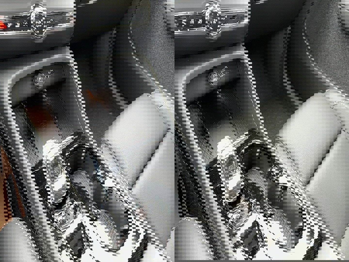 New 2025 Volvo XC40 B5 Ultra w/ Protection Package image 22