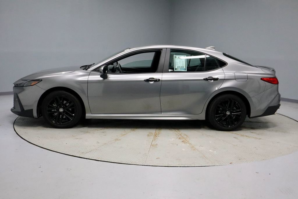 Used 2025 Toyota Camry SE image 7