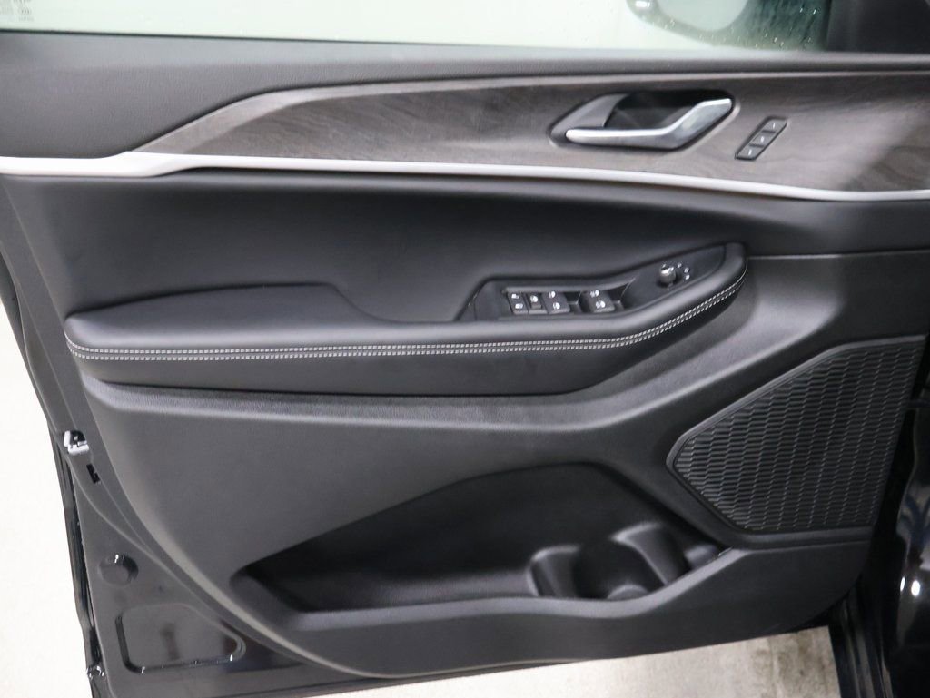 New 2025 Jeep Grand Cherokee Limited w/ Black Appearance Package image 10