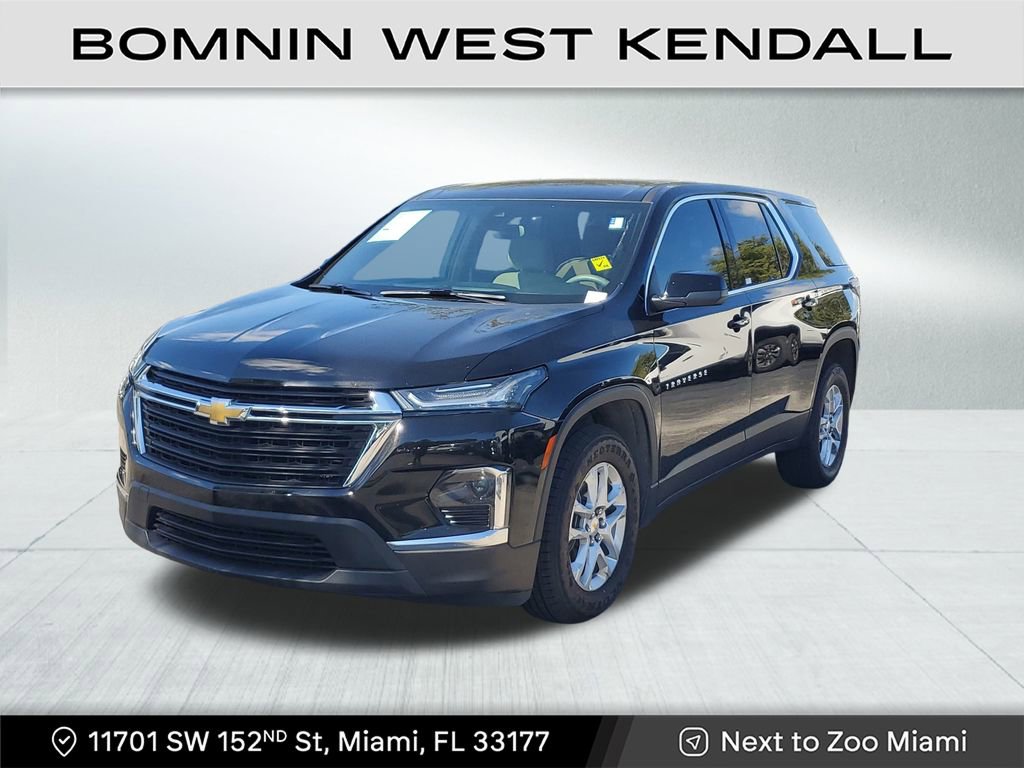 Used 2023 Chevrolet Traverse LS image 3