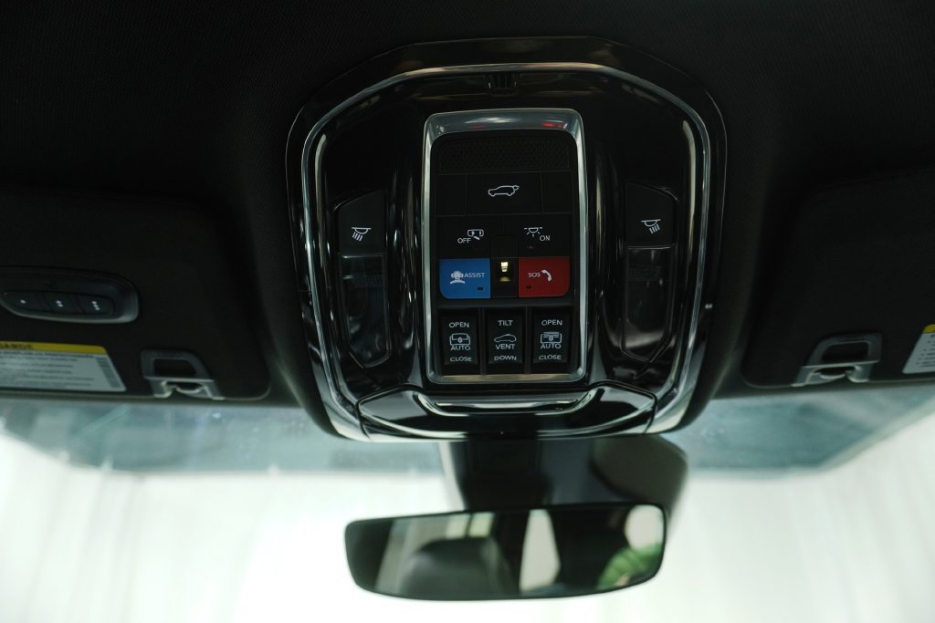 Used 2022 Jeep Grand Cherokee Overland AWD/4WD image 21