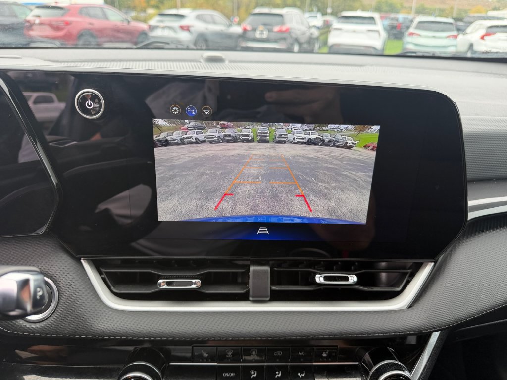 Used 2025 Chevrolet Equinox LT AWD/4WD image 18