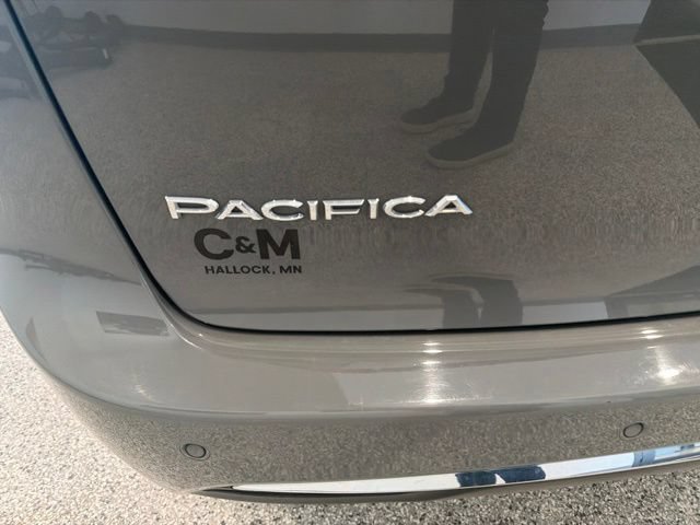 Used 2025 Chrysler Pacifica Select FWD image 7