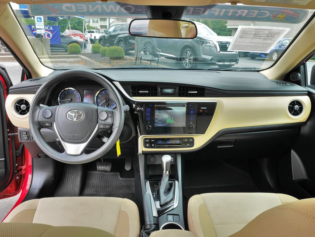 Used 2017 Toyota Corolla LE FWD image 18