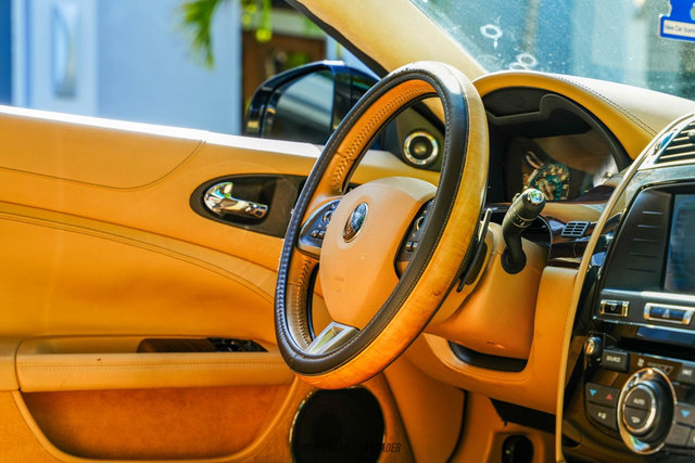 Used 2014 Jaguar XK Convertible RWD image 40