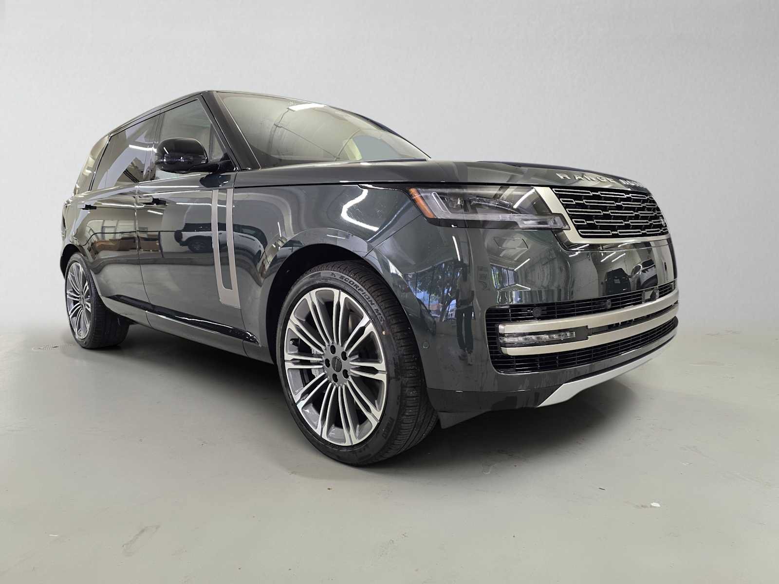 New 2026 Land Rover Range Rover Long Wheelbase SE AWD/4WD image 7