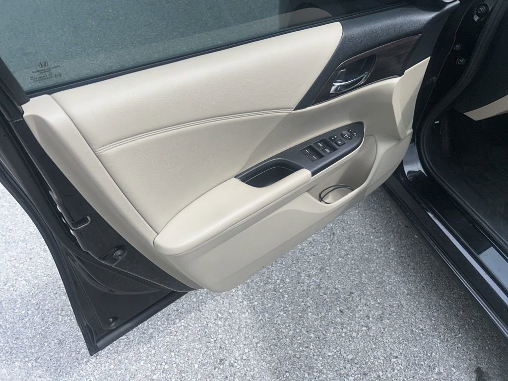 Used 2016 Honda Accord EX image 10