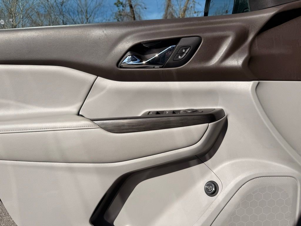Used 2018 GMC Acadia SLT image 23